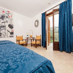 Zimmer mit zwei Einzelbetten